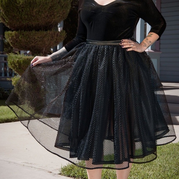 Laura Byrnes Lilith gothic Fishnet Skirt - Picture 3 of 3